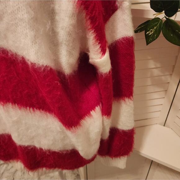 BP NORDSTROM OVERSIZED FLUFFY WHITE/RED STRIPED SWEATER SIZE MED OVERSIZED - Picture 5 of 8